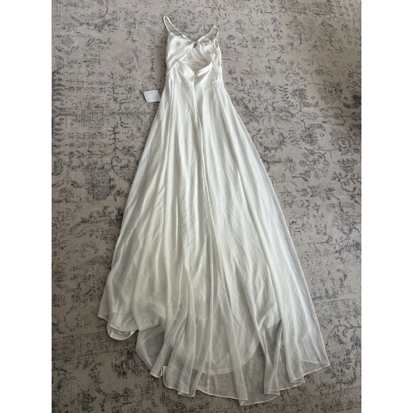 Elegant White Evening Gown - Picture 5 of 10